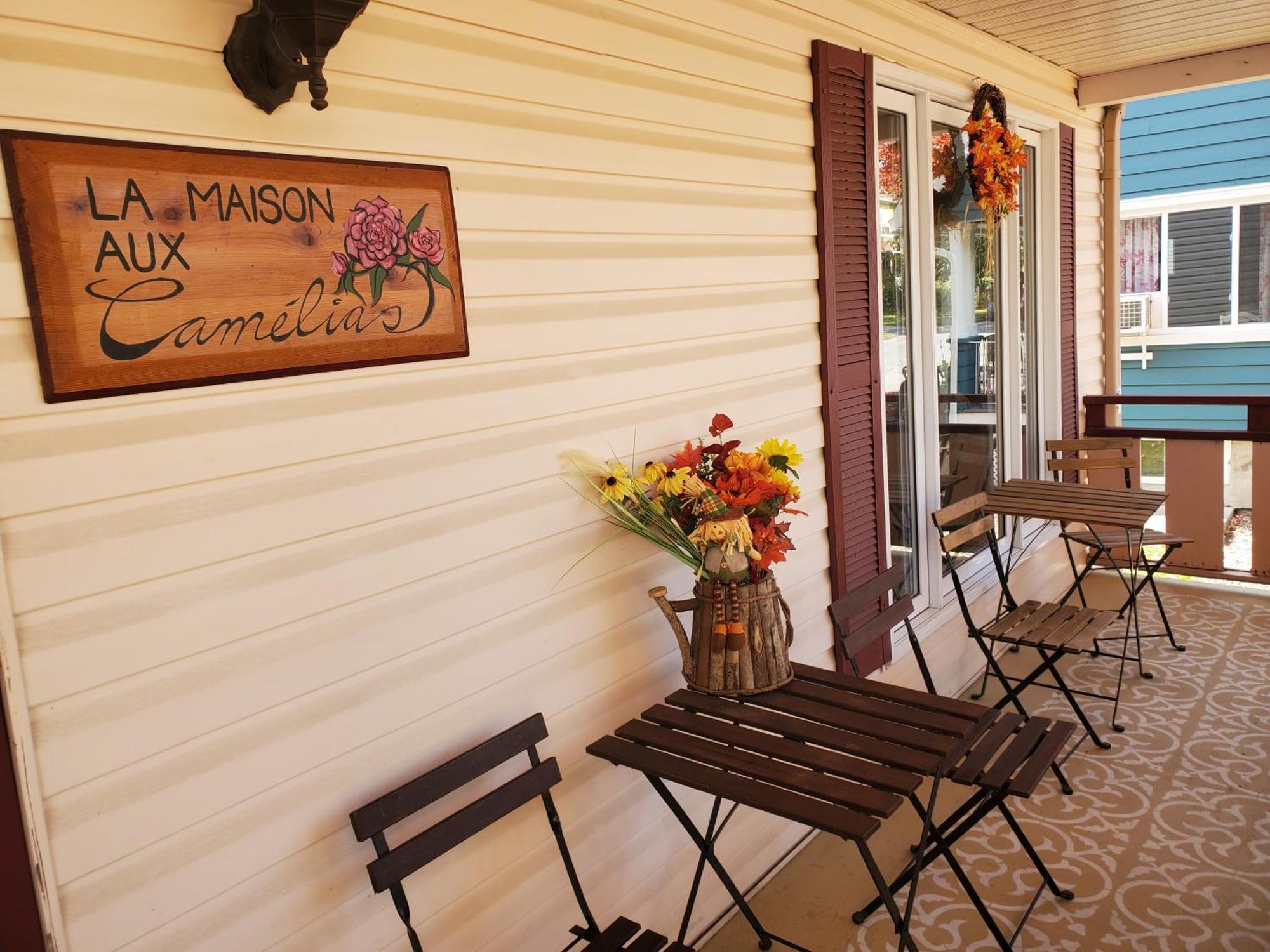 Bed and Breakfast La Maison Aux Camelias Coaticook Exteriér fotografie
