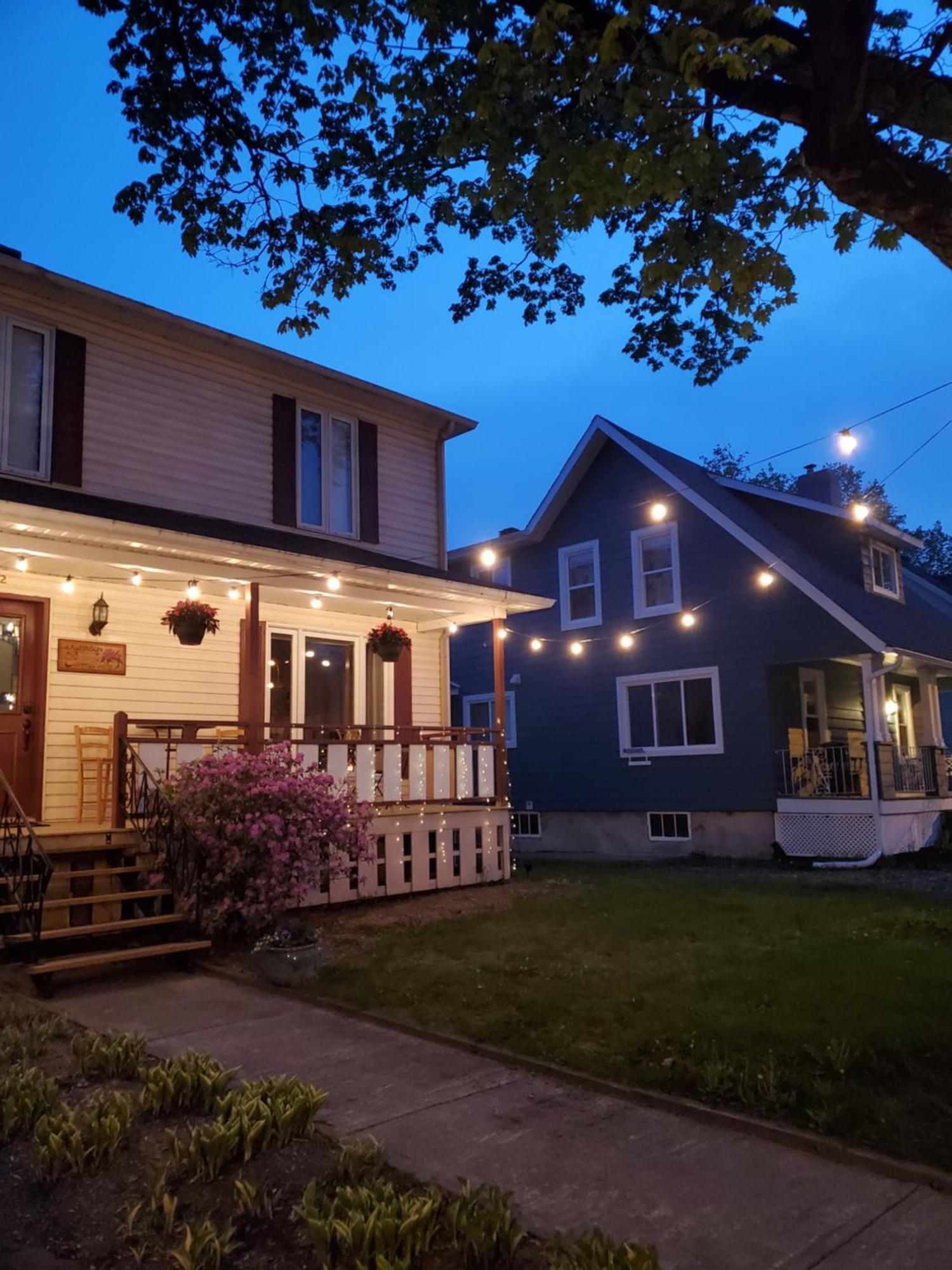 Bed and Breakfast La Maison Aux Camelias Coaticook Exteriér fotografie